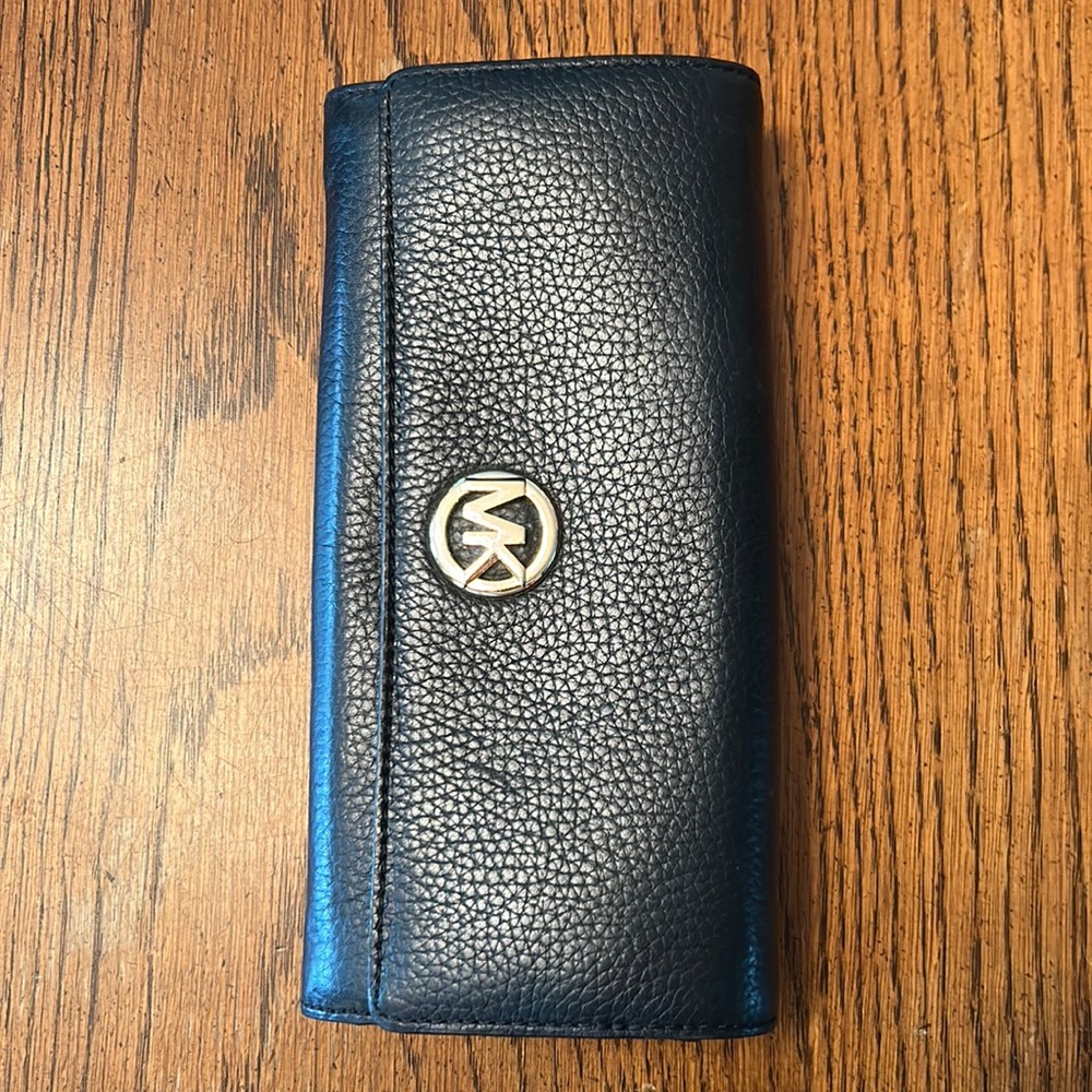 📣Michael Kors leather wallet